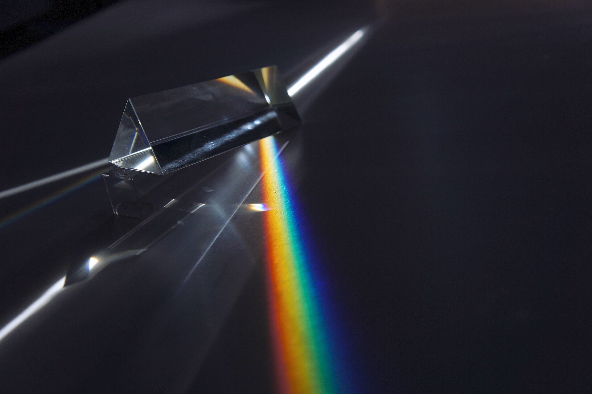 Some alternate images of the dispersive prism in File:Dispersive prism.png .